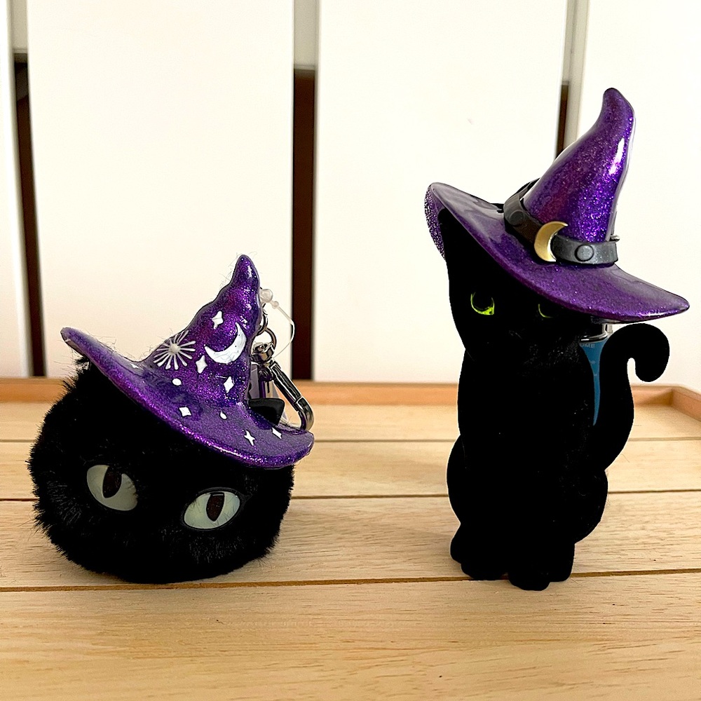 Witchy Cat Nightlight Plug & Glow-in-the-Dark Cat Pom PocketBac Holder Set